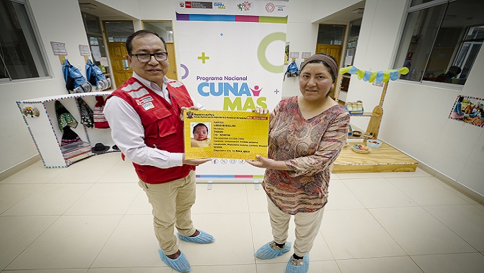 Cuna Más facilita inclusión Niño con discapacidad de Junín se convierte en el usuario 590 en recibir carné del Conadis (3)