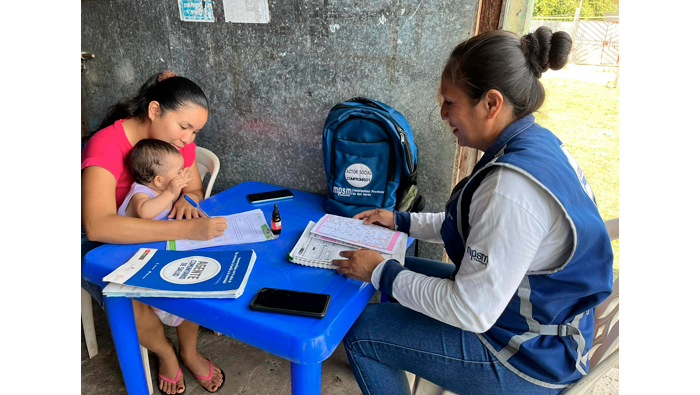 Actores sociales vienen realizando visitas domiciliarias brindando charlas informativas y preventivas sobre la anemia.