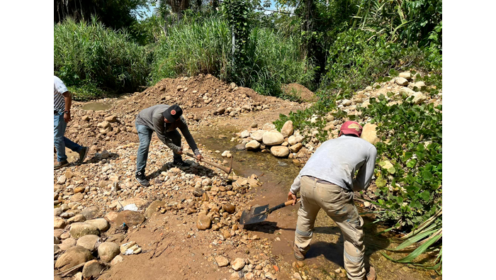 MPSM realiza trabajos de encauzamiento, limpieza y descolmataciΓ³n en la quebrada Tarapotillo, sector Tacunga.