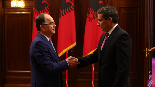 Embajador peruano presenta cartas credenciales ante presidente de Albania