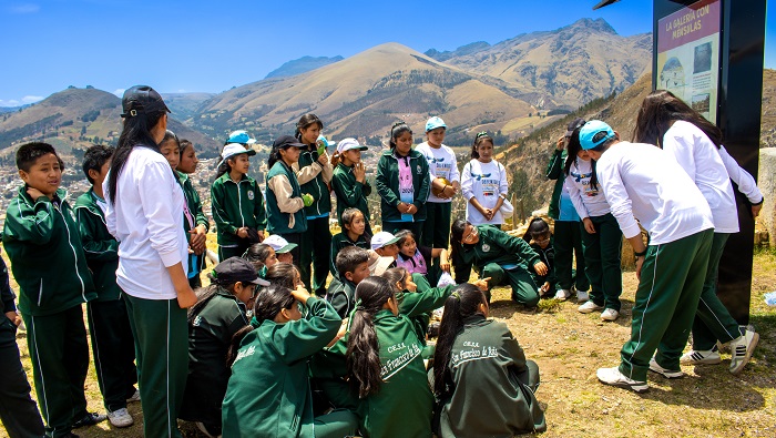 Integrantes de la estrategia defensores del patrimonio cultural realizando actividades culturales