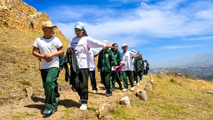 Integrantes de la estrategia defensores del patrimonio cultural realizando actividades culturales