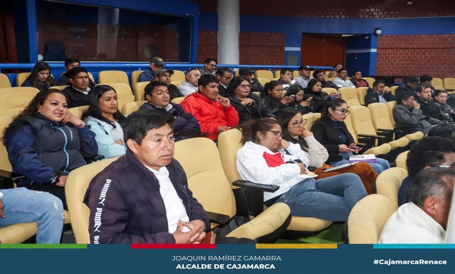 ๐ผโจCon el objetivo de fortalecer el trabajo que realizan en campo los inspectores de transportes y demรกs colaboradores de la gerencia de Transporte y Seguridad Vial para brindar un mejor servicio a la comunidad, la Municipalidad de Cajamarca a travรฉs de la Oficina General de Gestiรณn de Recursos Humanos brindรณ la capacitaciรณn โFortalecimiento de capacidades en las normas y leyes vigentes para adecuaciรณn en transporteโ.
๐๐ฝ๐El evento contรณ con la participaciรณn de funcionarios de la gerencia de Transporte y Seguridad Vial y los regidores Jorge Rojas, Segundo Castaรฑeda y Eugenio Cruzado, integrantes de la Comisiรณn de Vialidad y Transporte del Concejo Provincial, los mismos que seรฑalaron la importancia de estas capacitaciones, ademรกs del compromiso de la actual gestiรณn municipal de seguir fortaleciendo las capacidades de los trabajadores con el fin de asegurar una gestiรณn eficiente y transparente de los recursos municipales.
๐ยกCon Joaquin Ramรญrez, Cajamarca renace!