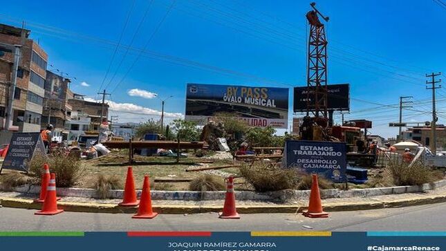 🏛La Municipalidad Provincial de Cajamarca, bajo el liderazgo de nuestro alcalde, Joaquín Ramírez, ha iniciado oficialmente los trabajos de excavación para la construcción de este importante proyecto.
🔨 Con una inversión de 48 millones de soles by-pass mejorará significativamente la transitabilidad vehicular, transformando nuestra ciudad y elevando la calidad de vida de todos los cajamarquinos.
🏗️ ¡Unidos en el progreso! El by-pass del Óvalo Musical es más que un proyecto; es un hito que simboliza el cambio y la mejora en nuestra ciudad gracias a la gestión eficiente y al trabajo constante.
💛¡Con Joaquin Ramírez, Cajamarca renace!