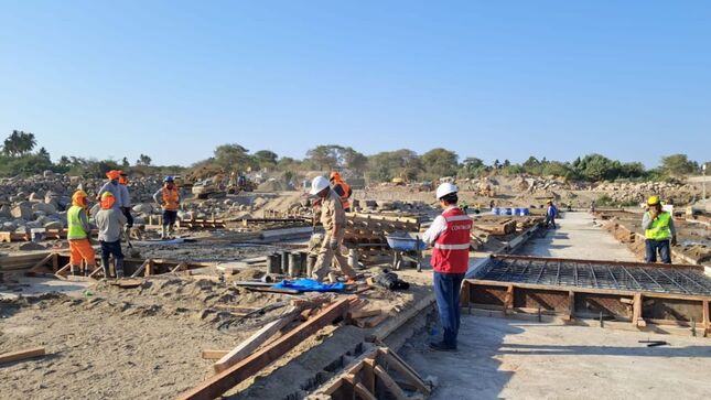 Piura. -  La Contraloría General advirtió deficiencias en trabajos de mejora en la presa derivadora Sullana, cuya inversión supera los S/ 23 millones, y recomendó al Proyecto Especial Chira Piura (PECHP) la pronta adopción de acciones, a fin de no poner en riesgo a miles de agricultores y población en general. Esta estructura permite almacenar y derivar el caudal del río Chira hacia el Canal Norte y Sur, necesarios para cubrir las demandas agrícolas y abastecer a las provincias de Paita y Talara.