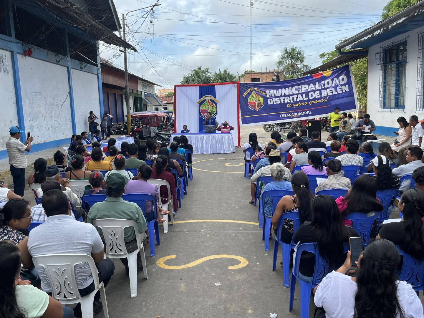 Entrega masiva de constancias de Posesi贸n para el A.H Cabo L贸pez