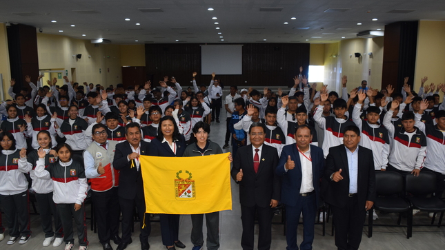 Deportistas Tacneños reciben implementos deportivos