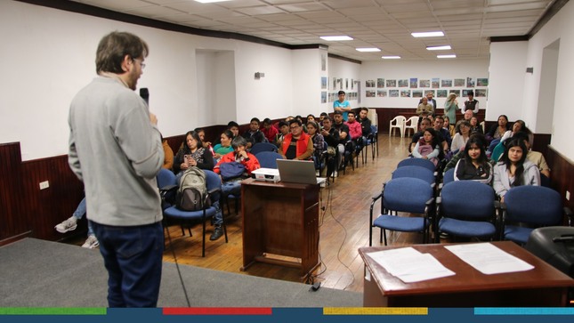 🎥🎞En la Biblioteca Municipal "José Gálvez Egusquiza", se realizó la proyección del documental "España, la primera globalización", con la participación de estudiantes del CEBA San Ramón, como parte de las actividades por la Semana de la Fusión Cultural.
🗣✨Durante la jornada, el escritor Rafael Aita, conocido como el "Capitán Perú", llevó a cabo un conversatorio titulado "La Historia como No te Lo Contaron", donde enriqueció el conocimiento de los jóvenes al replantear sus ideas preconcebidas sobre el contenido de la película.
💛¡Con Joaquin Ramírez, Cajamarca renace!