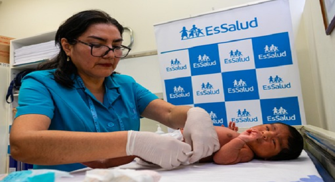 Bebés recién nacidos ingresan al programa de Lactancia Materna Exclusiva del hospital Luis Negreiros de EsSalud