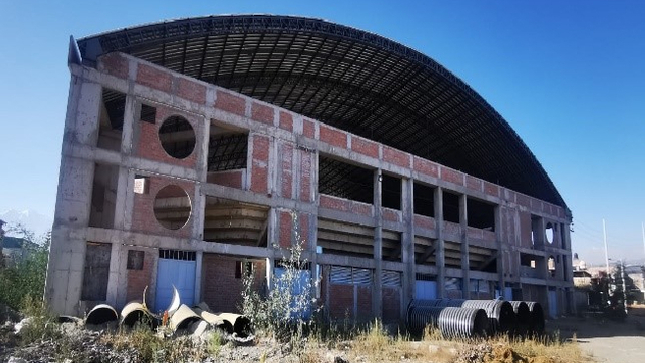 Arequipa.- La Contraloría General informó que la construcción del coliseo cerrado en el distrito de Socabaya, destinado a beneficiar a más de 6 mil habitantes de la asociación urbanizadora Lara y zonas aledañas, presenta un sobrecosto en materiales en materiales de construcción superior de S/ 110 mil.