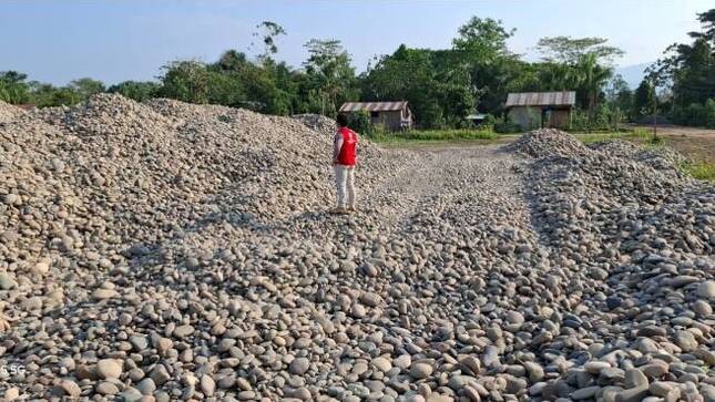Ucayali.- La Contraloría General de la República informó que la obra “Creación del servicio de protección contra inundaciones en la margen izquierda del río Urubamba, distrito de Raymondi, provincia de Atalaya” lleva tres meses paralizada. Esta situación se debe a que el Gobierno Regional de Ucayali no gestionó a tiempo la autorización para ejecutar los trabajos ante la Autoridad Nacional del Agua (ANA). La paralización de la obra podría incrementar su costo total y dejaría en riesgo de inundación a 1438 habitantes del centro poblado de Maldonadillo.
