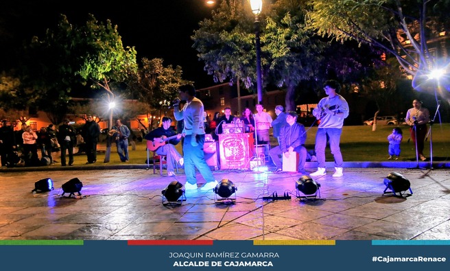 π La municipalidad provincial de Cajamarca, a travΓ©s del Coro PolifΓ³nico "Voces de San Antonio" y el "Taller de Canto" de la subgerencia de cultura, celebrΓ³ el cierre de la semana de FusiΓ³n Cultural con una vibrante "Noche de Criollismo" en la Plaza Mayor de la ciudad.
πΆ La actividad contΓ³ con la participaciΓ³n de jΓ³venes talentos musicales que estΓ‘n surgiendo gracias al esfuerzo de JoaquΓn RamΓrez y el compromiso de los integrantes de la Gerencia de Turismo y Cultura.
π Padres de familia y transeΓΊntes se unieron para bailar y cantar cada Γ©xito interpretado por estos nuevos artistas, quienes, bajo la direcciΓ³n de los reconocidos mΓΊsicos Fernando Huaccha y Barrym Aguilar, tienen un futuro prometedor por delante.
πΒ‘Con Joaquin RamΓrez, Cajamarca reace!