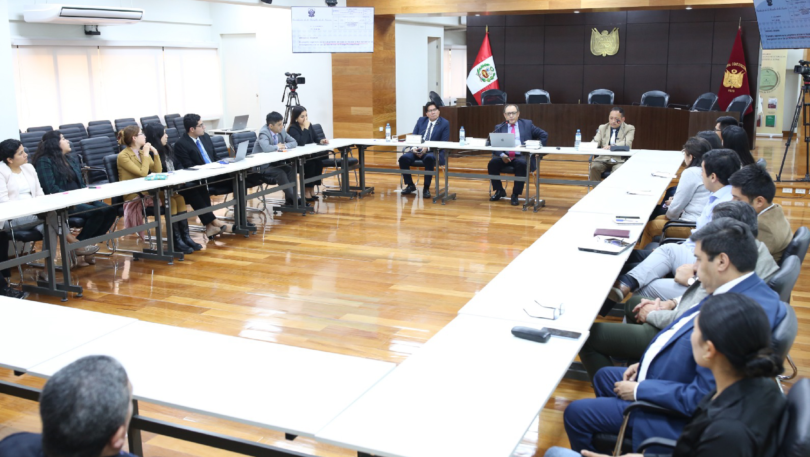 Charla académica sobre aplicación de la Ley 32130 en la investigación preliminar realizó el despacho del magistrado del TC Gustavo Gutiérrez