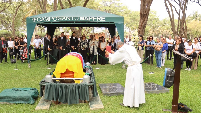 Homenaje a exalcalde de Piura