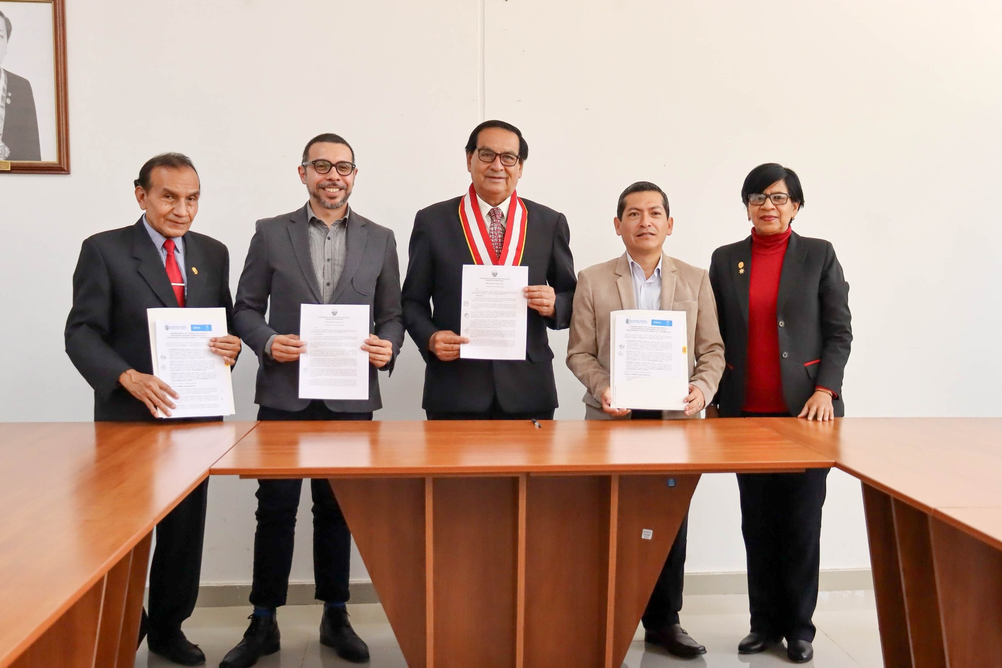 La Universidad Nacional Pedro Ruiz Gallo y la Concesionarias Olmos han firmado un convenio