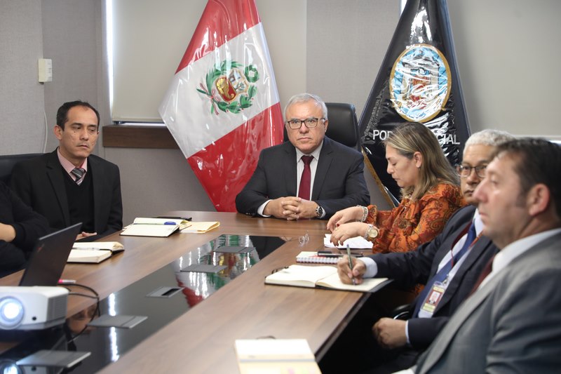  reunión esta con parte de su equipo técnico 