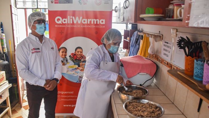 "Qali Warma en la Cancha" en Huacho y Santa María