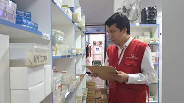 Áncash.- Auditores de la Gerencia Regional de Control de Áncash realizaron un operativo para verificar la disponibilidad de los medicamentos en los hospital de EsSalud nivel III y nivel II de las ciudades de Chimbote y Huaraz, respectivamente, con la finalidad de contribuir a que los más de 380 mil asegurados reciban una oportuna atención farmacológica para su tratamiento y recuperación. 