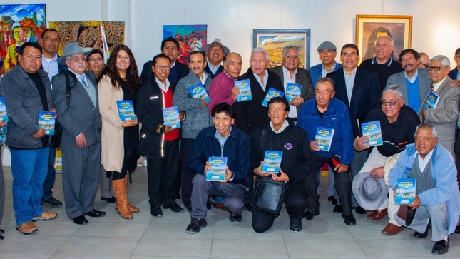 "Presentación de ‘Historia del básquet en Puno’ de René Roque Díaz en la FIL Puno: un homenaje al legado deportivo regional"