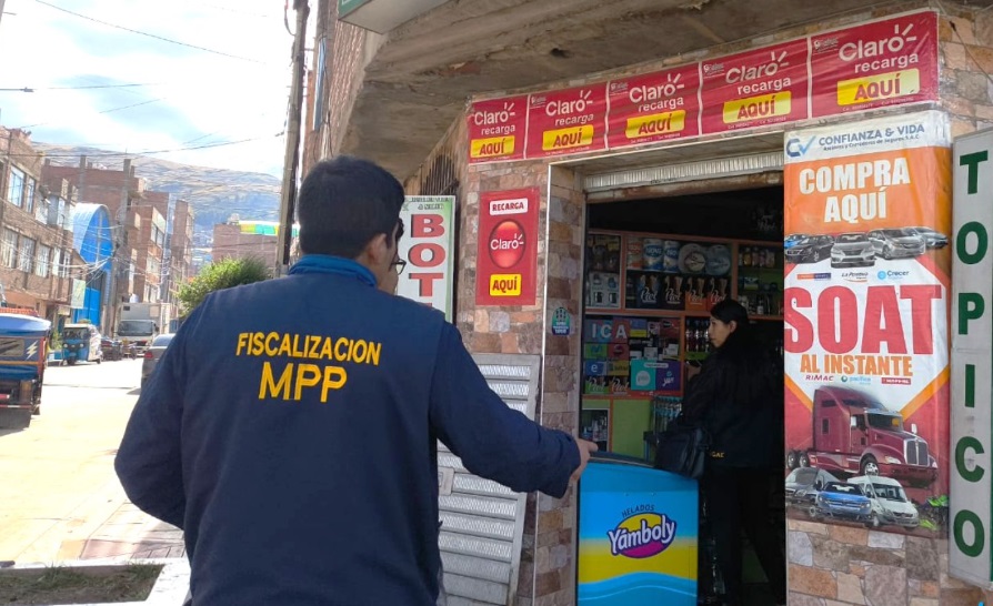 Fiscalización a restaurantes en alrededores de la UNA-Puno y exhortación a conductores en la Av. Simón Bolívar para despejar vía pública