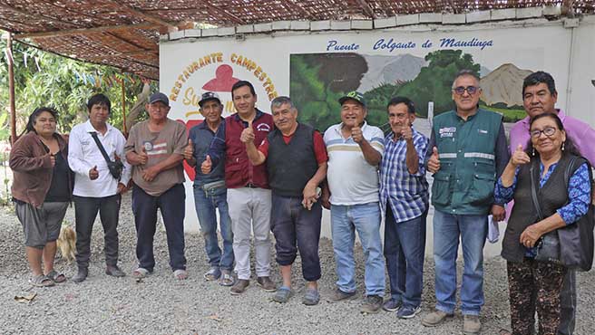 Recibieron una capacitación con el objetivo de controlar y erradicar la plaga de la mosca de la fruta.