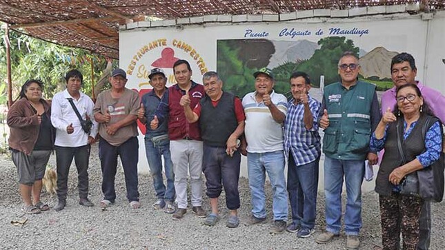 Recibieron una capacitación con el objetivo de controlar y erradicar la plaga de la mosca de la fruta.