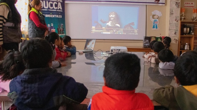 Estudiantes y docentes de inicial participan en capacitación sobre el manejo adecuado de residuos y elaboración de compost