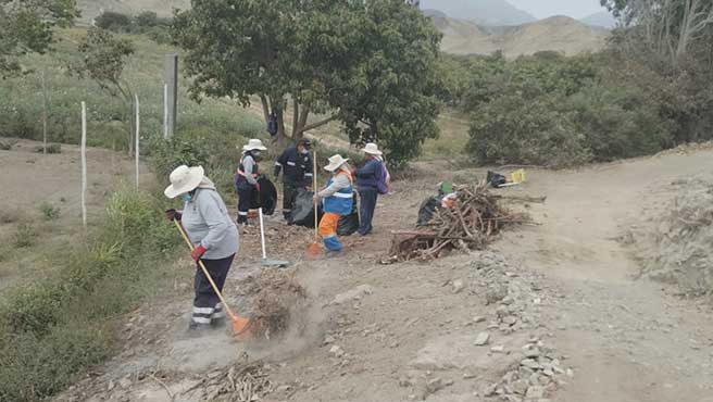 Se realizó una campaña de limpieza y recojo de residuos solidos en los exteriores del Mausoleo Imperial Huari: El Castillo.