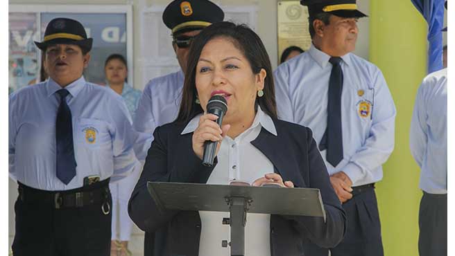 Autoridades participan en izamiento de banderas en Huarmey