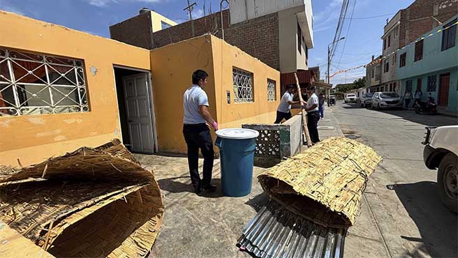 Se entrego ayuda humanitaria a familia damnificada del incendio de su vivienda en el parque Mariategui.