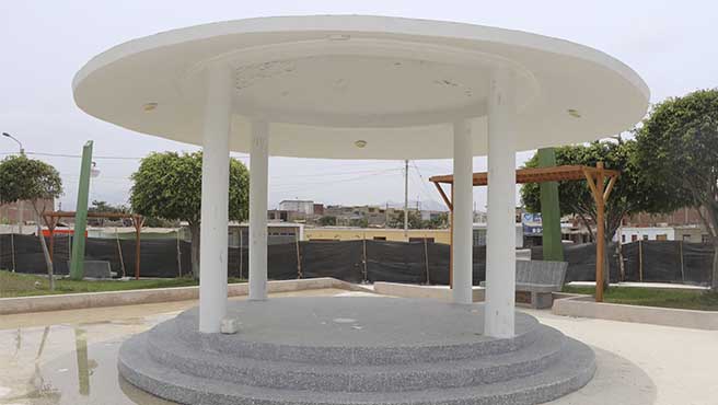 Continua los avances de la obra del mejoramiento de la plaza del A.H. La Victoria
