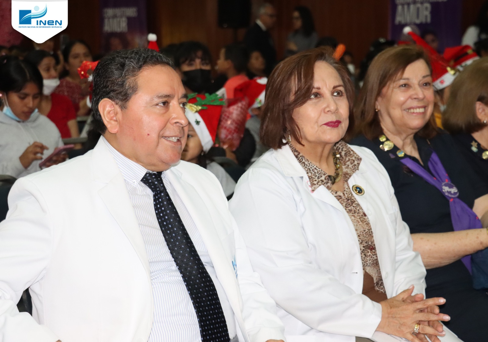 Pequeños guerreros que luchan contra el cáncer del INEN disfrutan de un adelanto mágico de Navidad con show y regalos