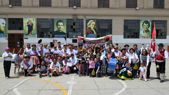 Arte y alegría se vivió en el Concurso de Danzas y Tecnólogos Médicos - Laboratorio obtuvo el primer lugar