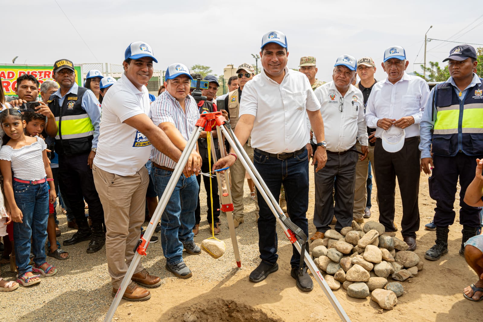 Gobernador Luis Neyra da inicio a obra de pistas y veredas esperada durante 50 años por familias del asentamiento 9 de Octubre-Morropón