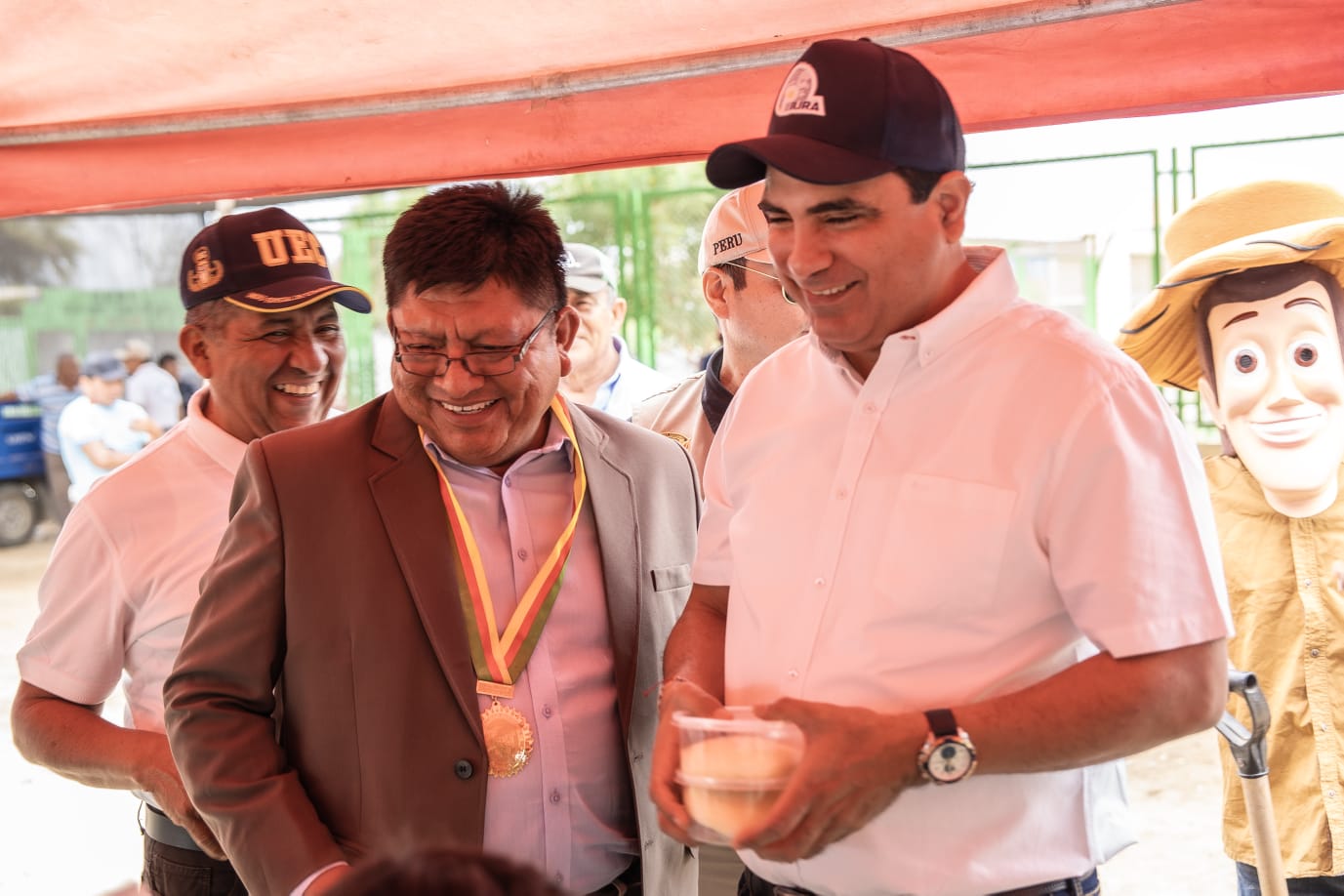 Gobernador regional entrega bombas de pozo profundo a agricultores de La Matanza-Morropón, en su aniversario