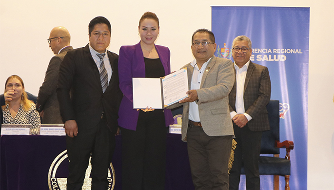 Imagenes del acto y entrega de resolución.