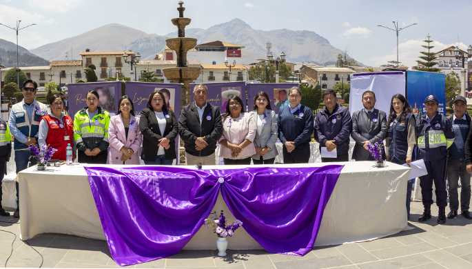 Imagenes de la rueda de prensa en la plaza de Armas de Huamachuco.