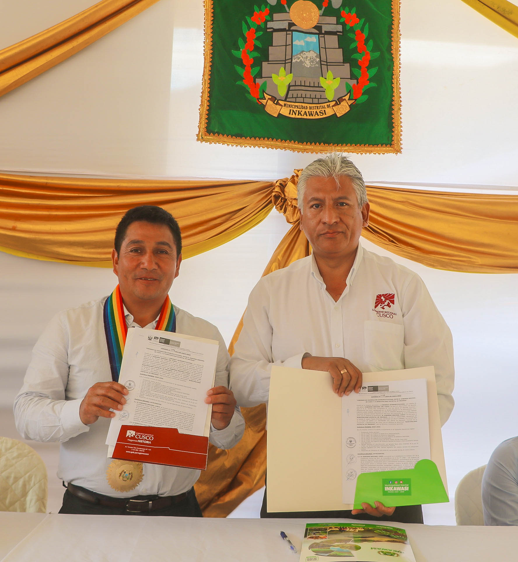 ALCALDE JOAQUÍN MASÍAS SUSCRIBE CONVENIO DE COOPERACIÓN INTERINSTITUCIONAL CON GOBIERNO REGIONAL DE CUSCO PARA LA CONTINUIDAD DE LA CARRETERA INKAWASI – VILLA VIRGEN