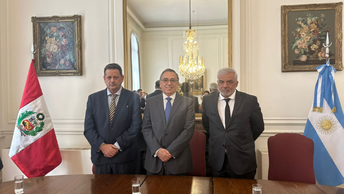 Argentina restituye bienes documentales y numismáticos pertenecientes al patrimonio cultural del Perú