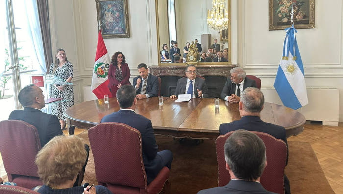 Argentina restituye bienes documentales y numismáticos pertenecientes al patrimonio cultural del Perú