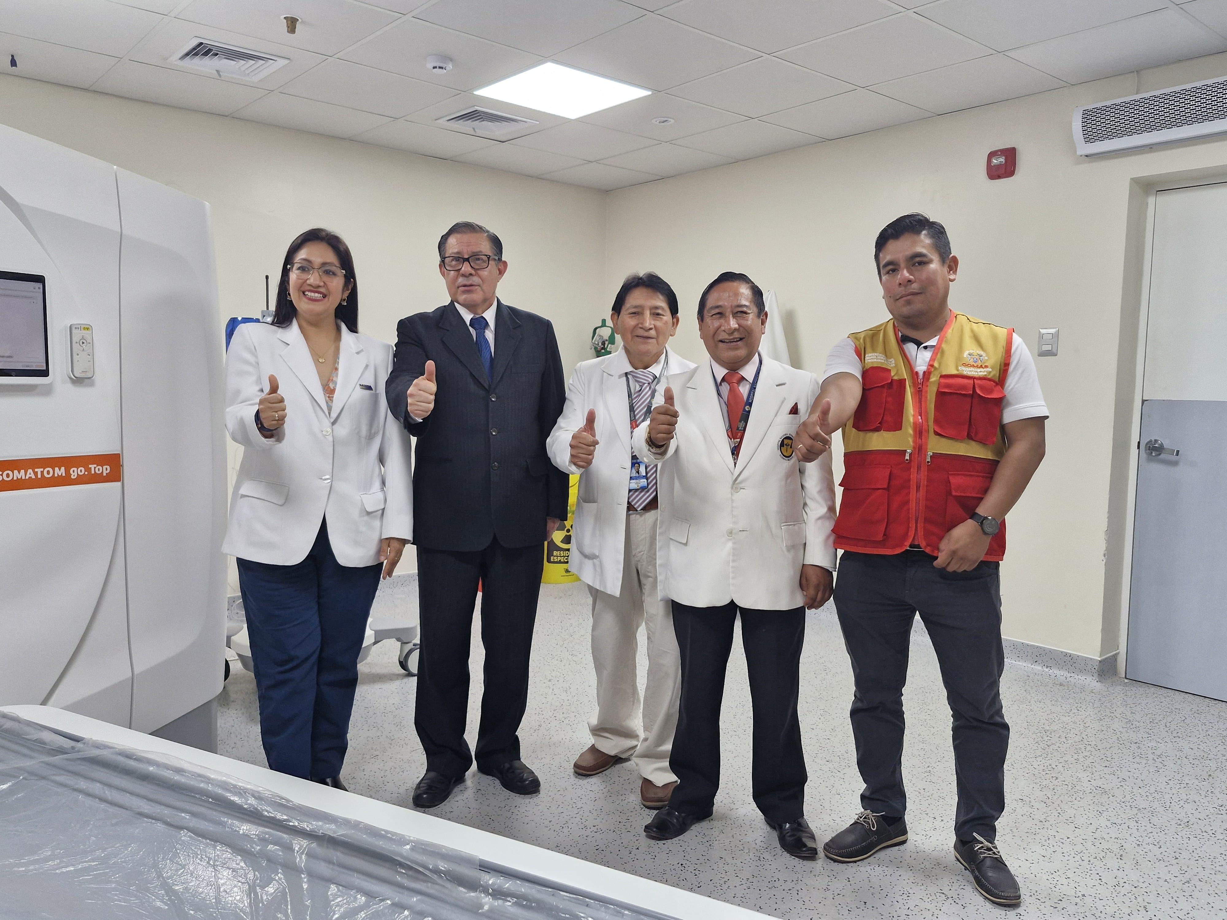 Inauguración del tomógrafo en el HNSEB