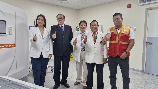 Inauguración del tomógrafo en el HNSEB