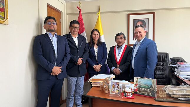 Fotografía protocolar de la reunión.