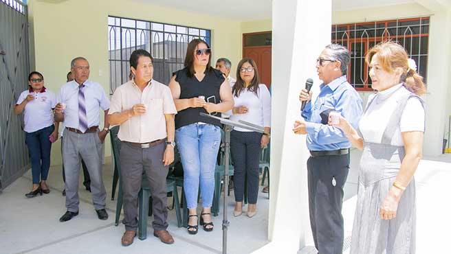 Alcalde inaugura moderna infraestructura de la casa del maestro