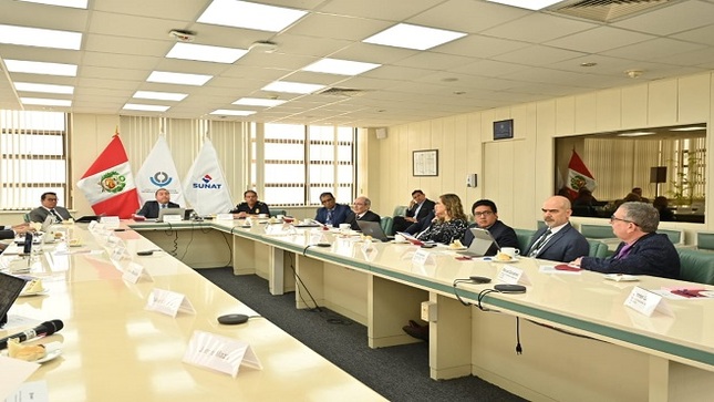 El Superintendente Nacional, Victor Mejía, señaló que, teniendo como base la mejora continua y las mejores prácticas internacionales, la gestión de la institución se centrará en tres líneas maestras: la seguridad jurídica, la transformación digital y la fiscalidad internacional.