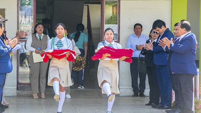 Ceremonia de Izamiento de Banderas en conmemoración a la proclamación universal de los derechos del niño.