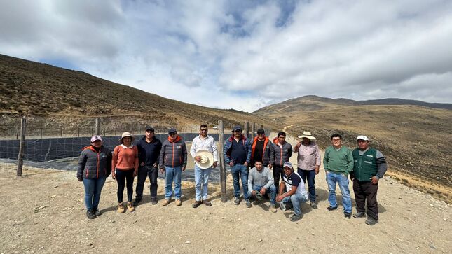 Fotografía del equipo técnico de la Mancomunidad Regional de Los Andes en campo.