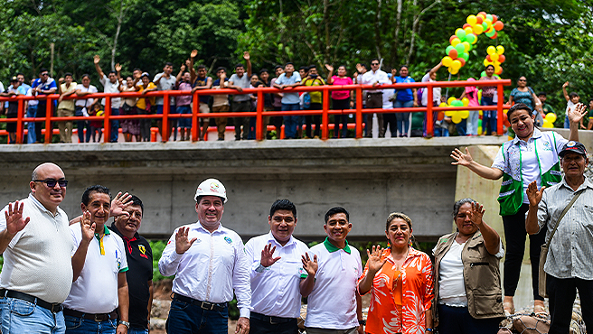 Gambini inaugura puente Canta Gallo