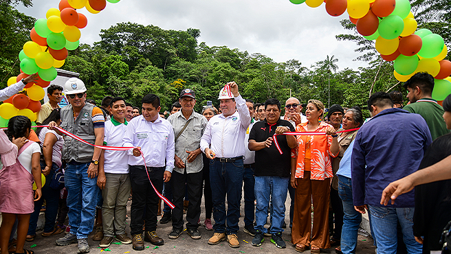 Gambini inaugura puente Canta Gallo