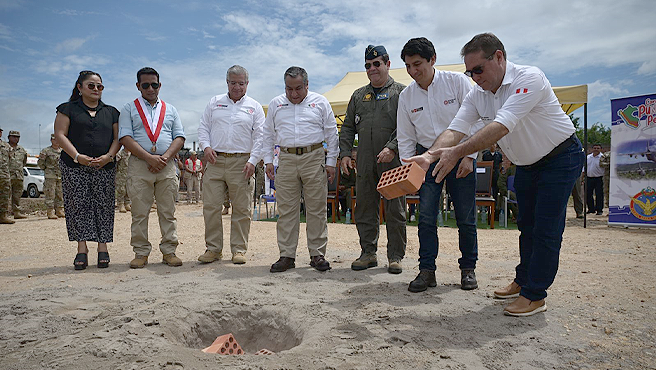 Colocan primera piedra para la construcción de la nueva base aérea de la FAP